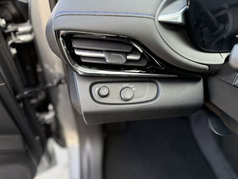 New 2026 Buick Envista Sport Touring image 14