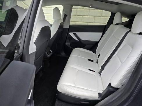 Used 2021 Tesla Model Y Long Range image 34