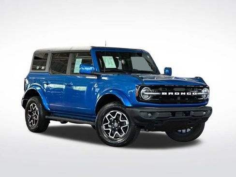 Used 2024 Ford Bronco Outer Banks AWD/4WD image 2