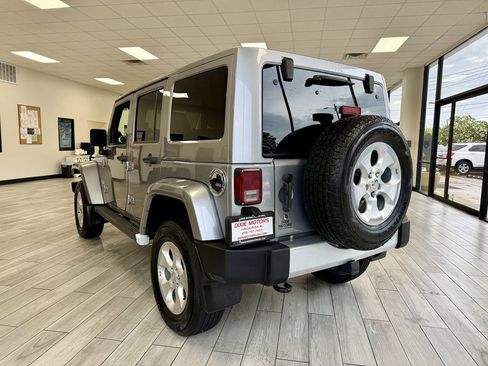 Used 2014 Jeep Wrangler Unlimited Sahara w/ Dual Top Group AWD/4WD image 7