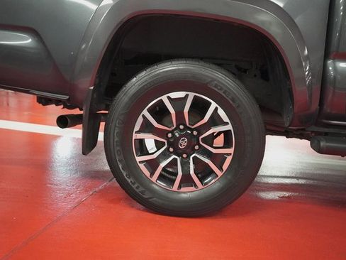 Certified 2022 Toyota Tacoma TRD Sport image 33