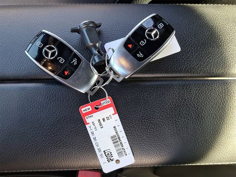 Used 2022 Mercedes-Benz E 350 Sedan w/ AMG Line Exterior image 39