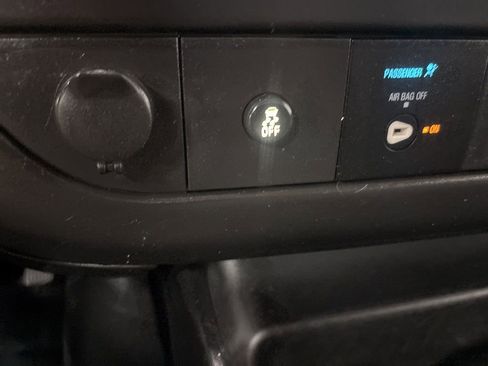 Used 2016 Chevrolet Express 2500 image 21