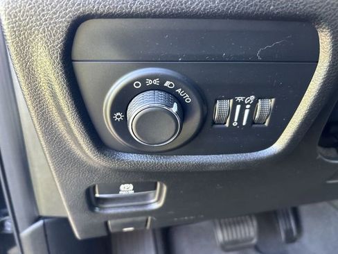 Used 2023 Jeep Grand Cherokee L Altitude AWD/4WD image 17