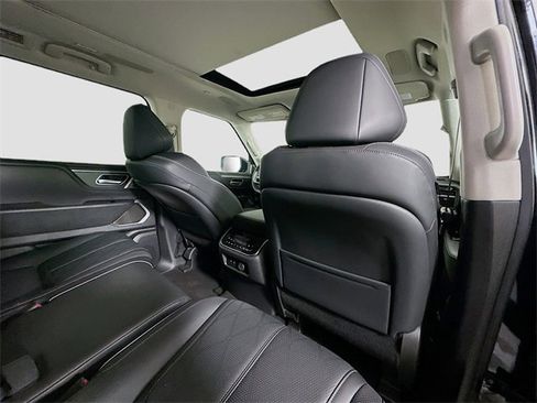 Used 2025 INFINITI QX80 Sensory image 24