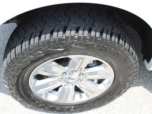 Used 2018 Ford F150 Lariat w/ Equipment Group 502A Luxury AWD/4WD image 15