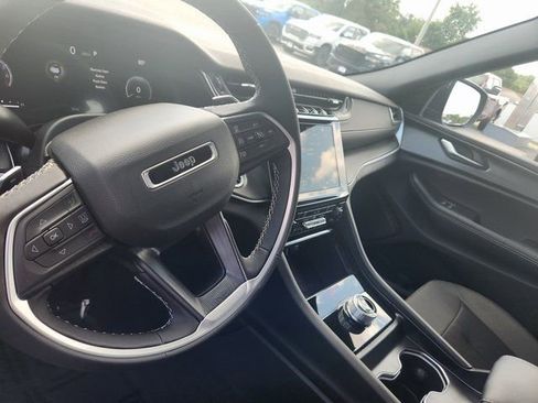 New 2025 Jeep Grand Cherokee Laredo w/ Luxury Tech Group I AWD/4WD image 14
