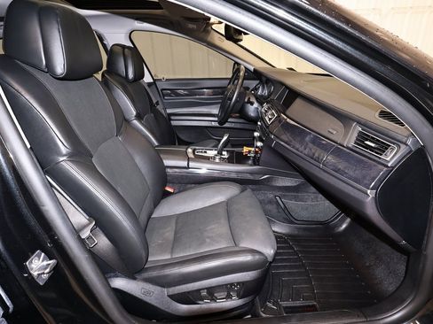 Used 2011 BMW 750Li xDrive image 22