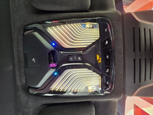 Used 2023 BMW X7 xDrive40i w/ M Sport Package image 24