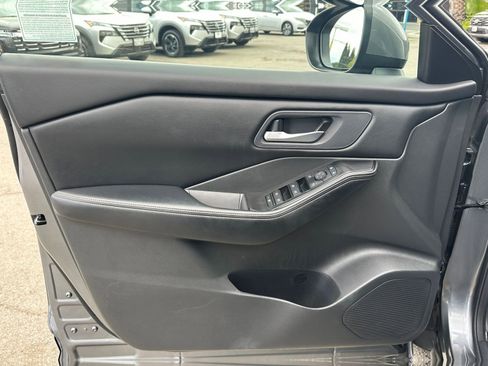 Used 2025 Nissan Rogue SV AWD/4WD image 18