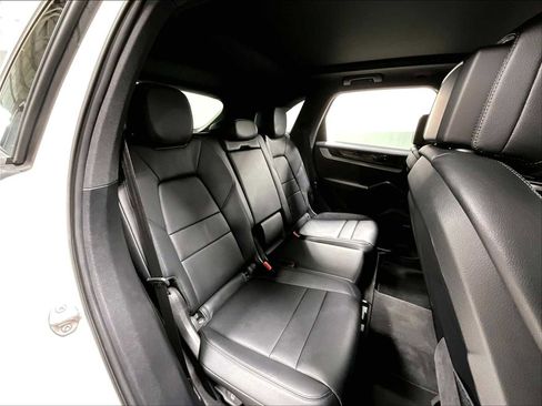 Used 2024 Porsche Cayenne image 32