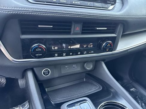 Used 2023 Nissan Rogue SV AWD/4WD image 21