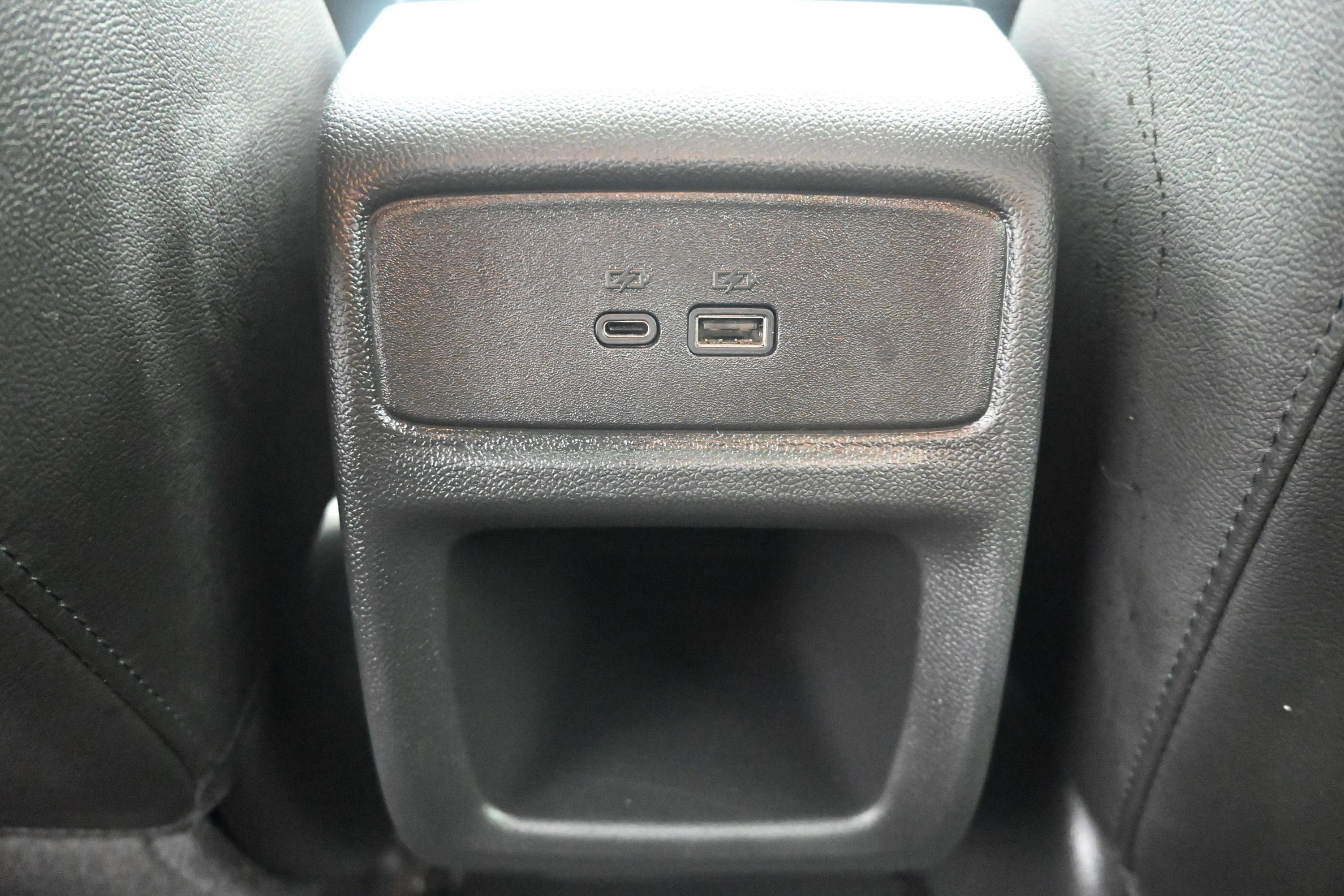 Used 2025 Chevrolet Trax RS w/ Sunroof Package FWD image 25