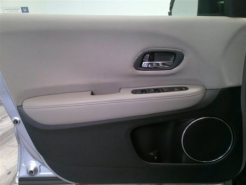 Used 2017 Honda HR-V EX image 23