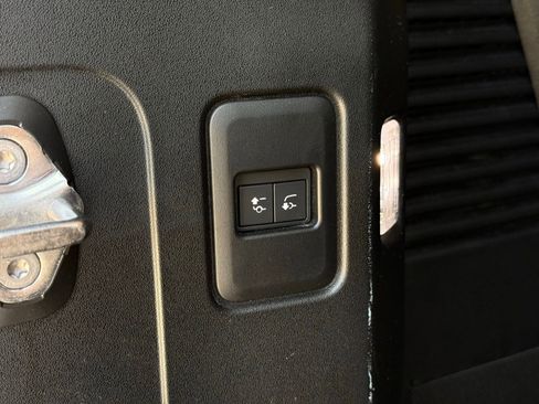 Used 2023 Land Rover Defender 130 First Edition image 79