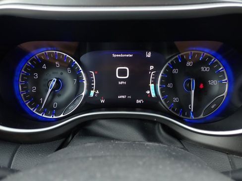 Used 2024 Chrysler Pacifica Touring-L FWD image 15