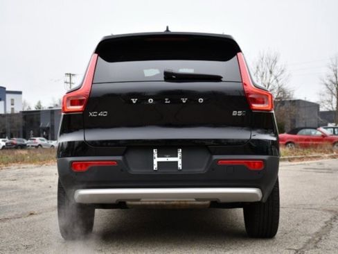 Certified 2025 Volvo XC40 B5 Plus image 6