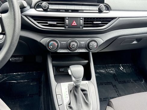 Used 2022 Kia Forte LXS FWD image 22