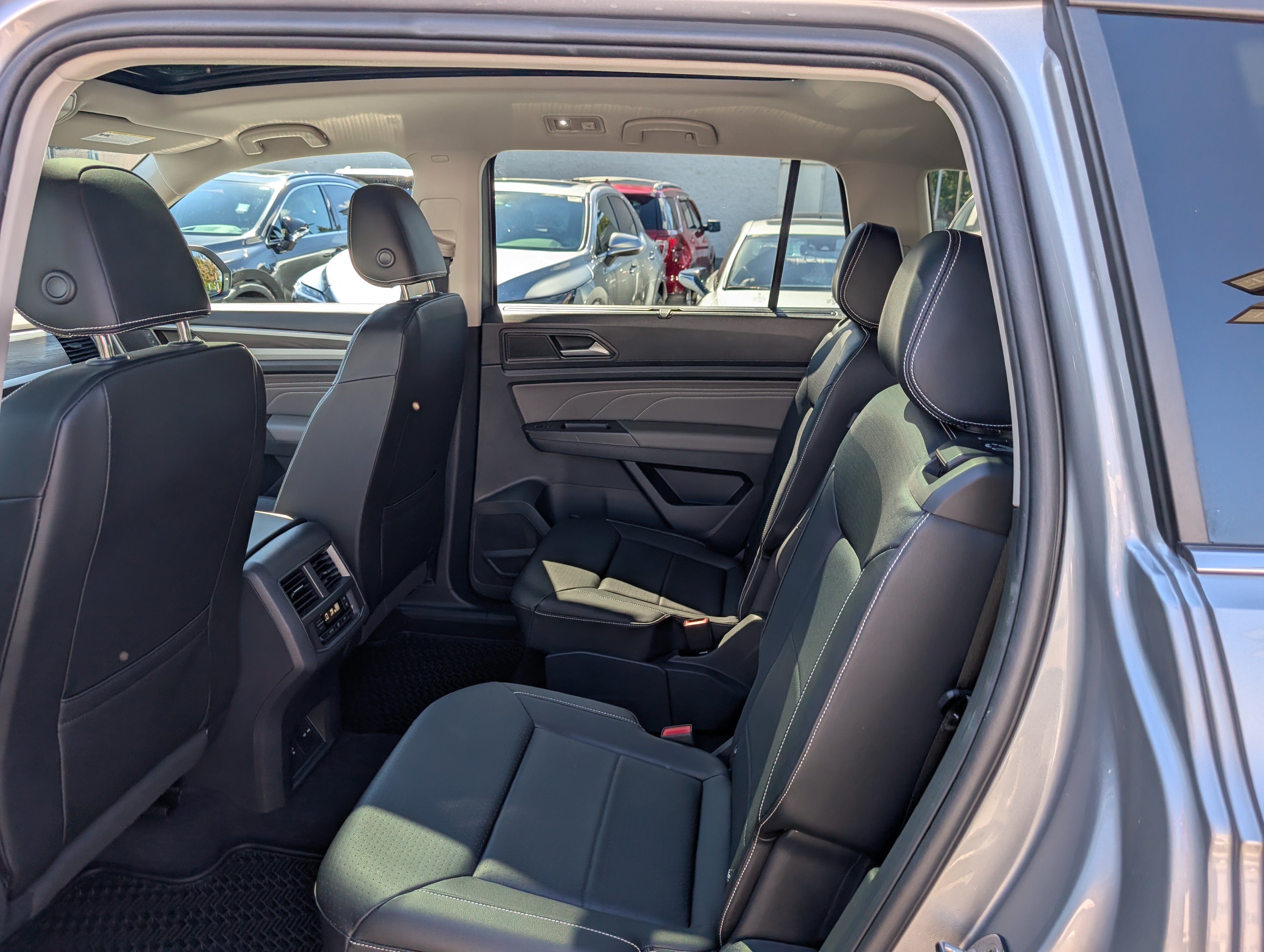 Used 2023 Volkswagen Atlas SE AWD/4WD image 16