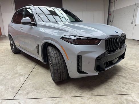 Used 2026 BMW X5 xDrive50e w/ M Sport Package AWD/4WD image 7