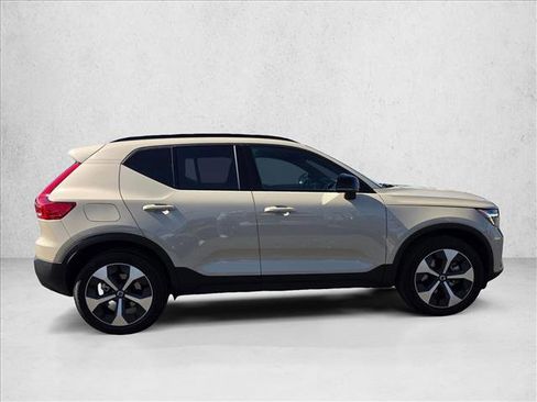 Used 2026 Volvo XC40 B4 Core w/ Protection Package Premier FWD image 4