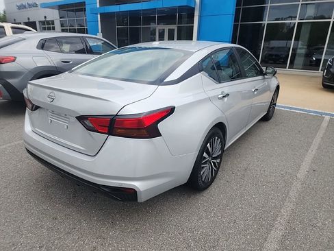 Used 2024 Nissan Altima 2.5 SV image 3