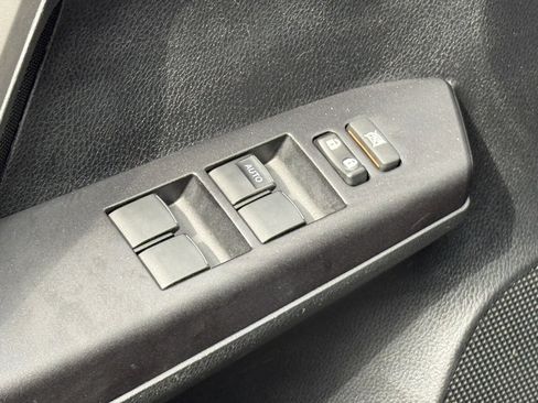 Used 2018 Toyota RAV4 LE image 17