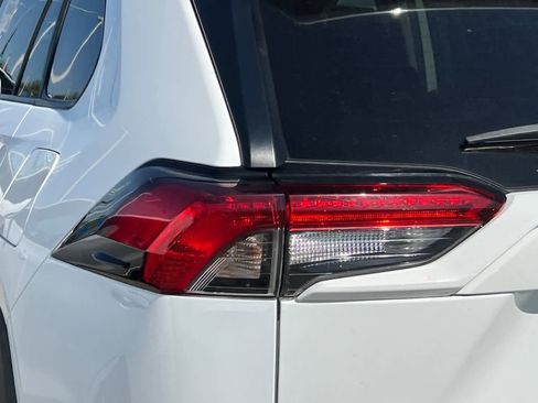 Used 2021 Toyota RAV4 XLE image 20