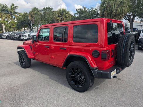 Used 2025 Jeep Wrangler Unlimited Sahara w/ Safety Group AWD/4WD image 8