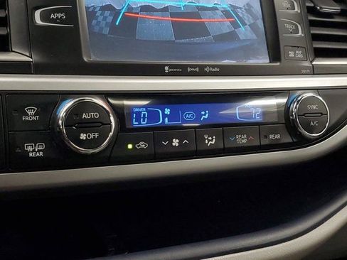 Used 2018 Toyota Highlander XLE FWD image 28