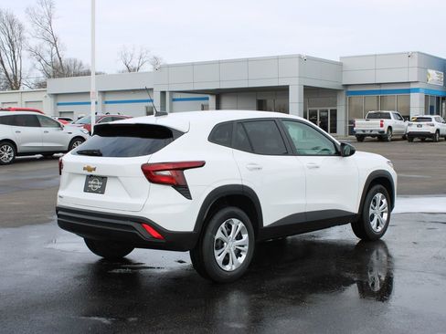 New 2026 Chevrolet Trax LS image 9