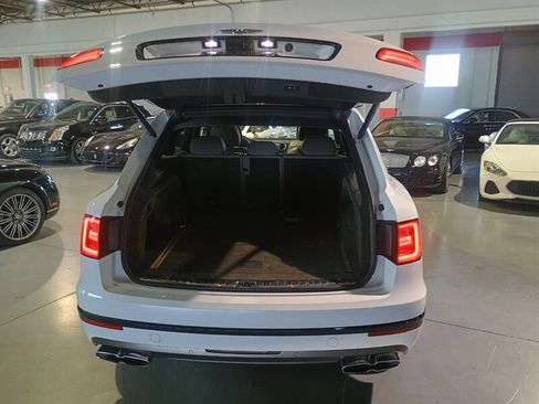 Used 2019 Bentley Bentayga image 31