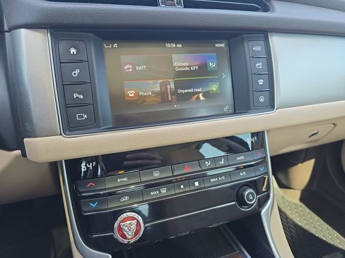 Used 2017 Jaguar XF Prestige RWD image 20