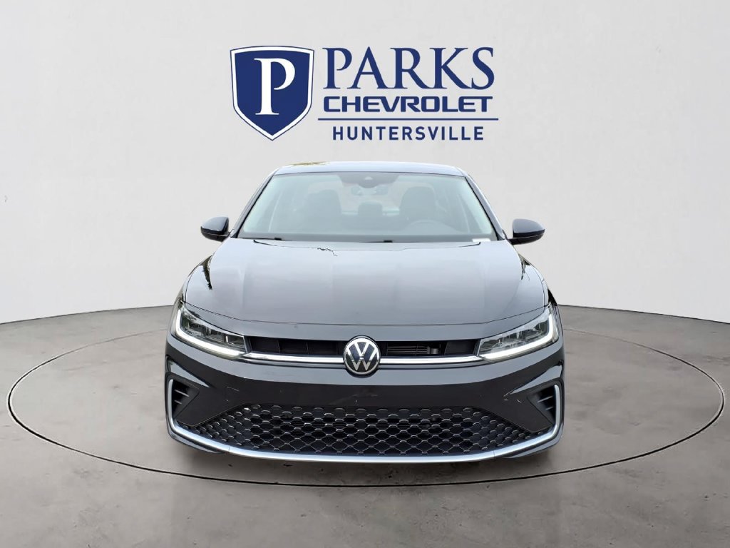 Used 2025 Volkswagen Jetta SE FWD image 2