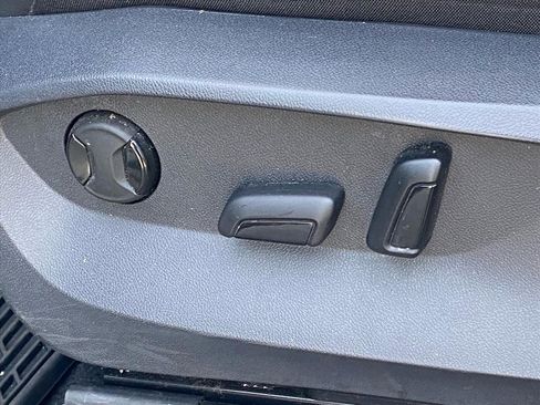 Certified 2022 Volkswagen Tiguan SE w/ Panoramic Sunroof Package image 11