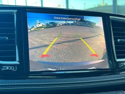 Used 2023 Chrysler Pacifica Limited FWD image 23