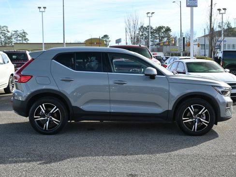 Used 2025 Volvo XC40 B5 Core image 17