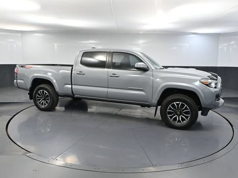 Used 2020 Toyota Tacoma TRD Sport AWD/4WD image 3
