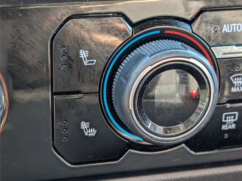 Used 2023 Chevrolet Silverado 1500 LT image 22