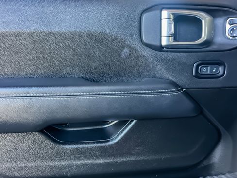 Used 2023 Jeep Wrangler Unlimited Sahara image 11