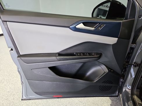 Certified 2023 Volkswagen Taos SE w/ Panoramic Sunroof Package FWD image 15