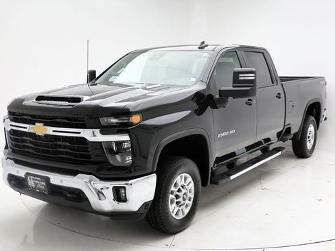 Used 2025 Chevrolet Silverado 2500 LT w/ Safety Package AWD/4WD image 2