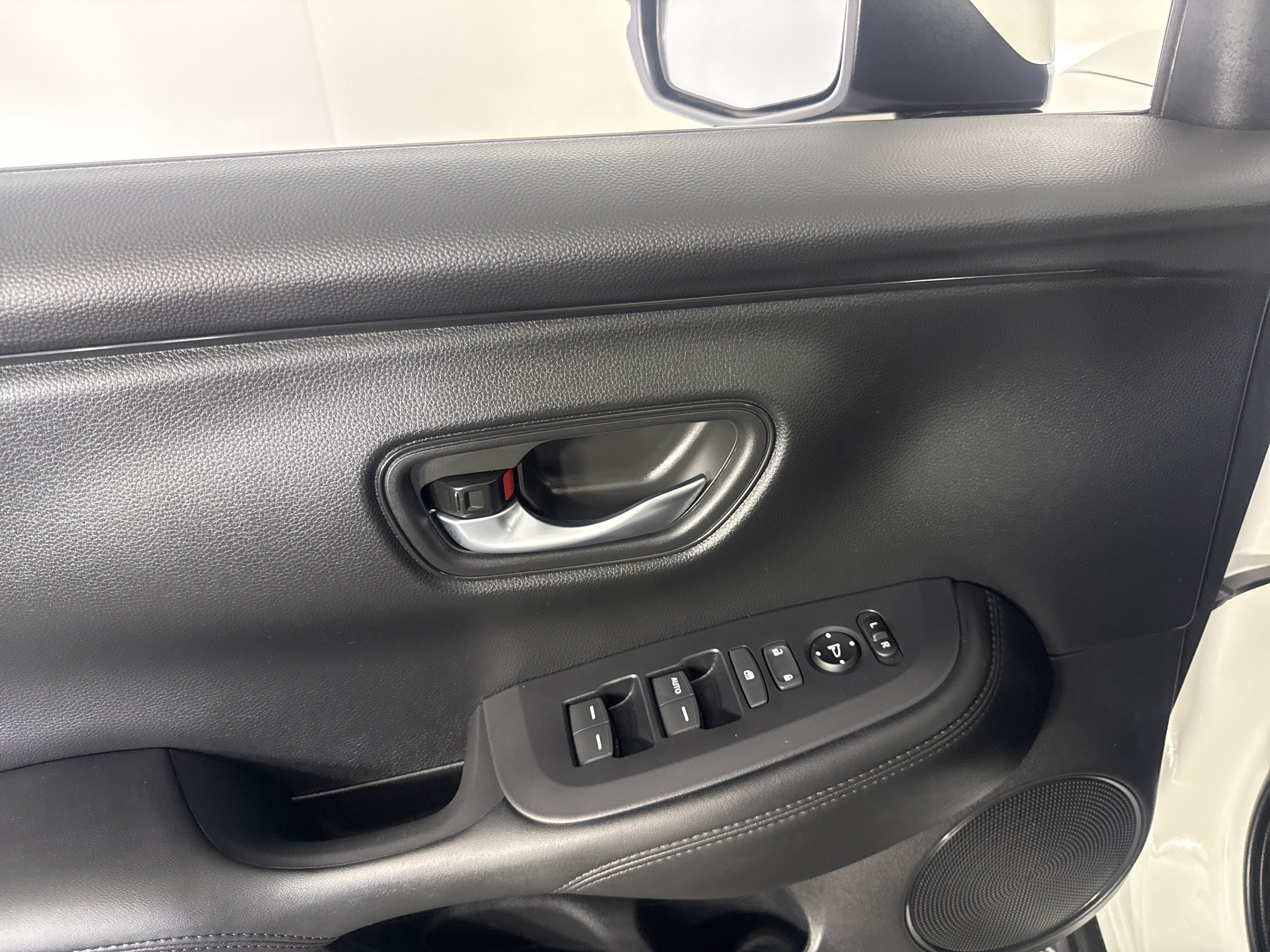 Certified 2026 Honda HR-V LX image 25