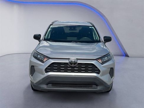 Used 2020 Toyota RAV4 LE FWD image 8