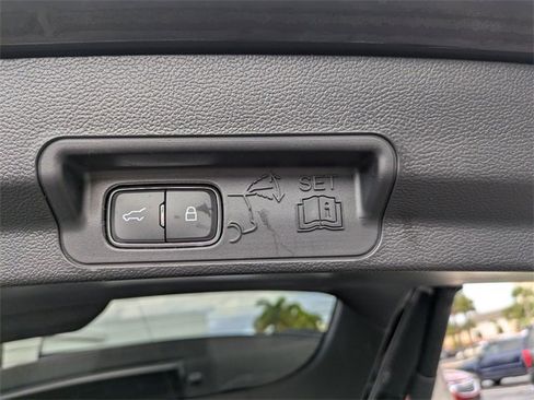 Used 2022 Ford Explorer Limited w/ Equipment Group 301A image 17