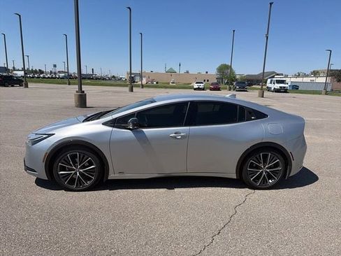 Used 2024 Toyota Prius XLE image 3