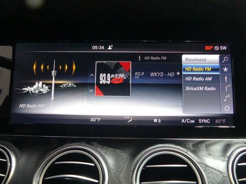 Used 2017 Mercedes-Benz E 300 4MATIC image 42