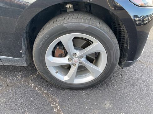 Used 2017 Jaguar F-PACE Premium image 2