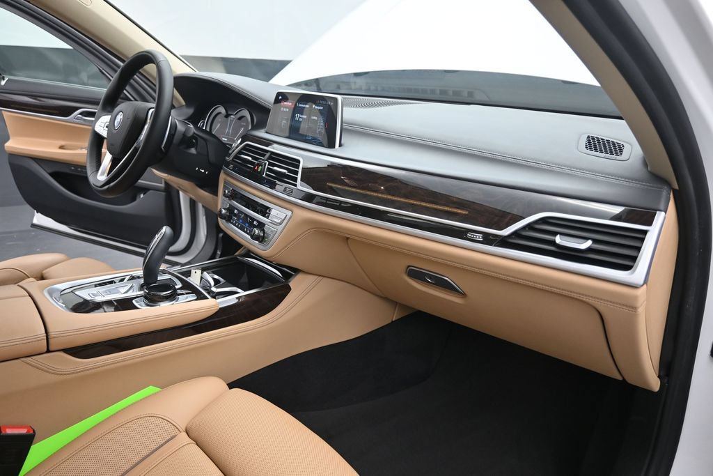 Used 2019 BMW 750i w/ Executive Package RWD image 20