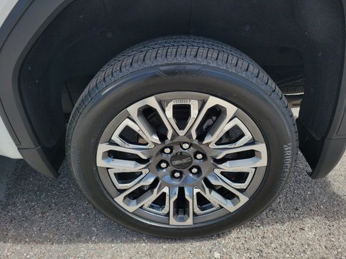 Certified 2024 GMC Sierra 1500 Denali Ultimate AWD/4WD image 32